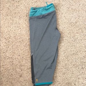 EUC Lucy Lucytech Capris